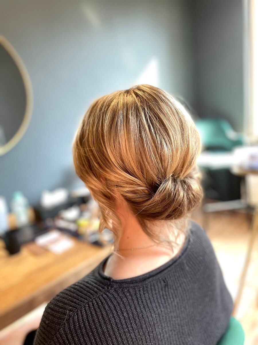 Elegante Hochsteckfrisur Chignon für die Braut